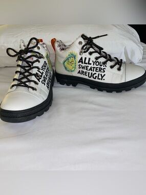 SKECHERS Dr. Seuss Grinch Graphic Ankle Boots Size 6.5